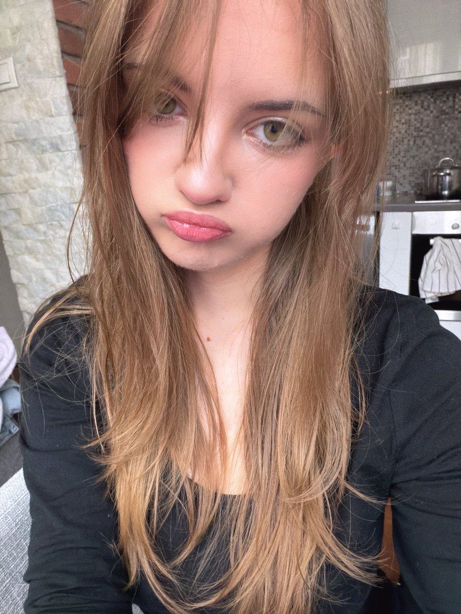 lina⁷ SAW HOBI ⊙⊝⊜IS SEEING BTS tweet media