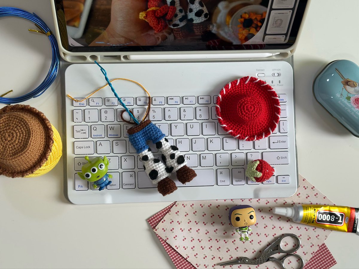 𝐸𝑚𝑎 tweet media