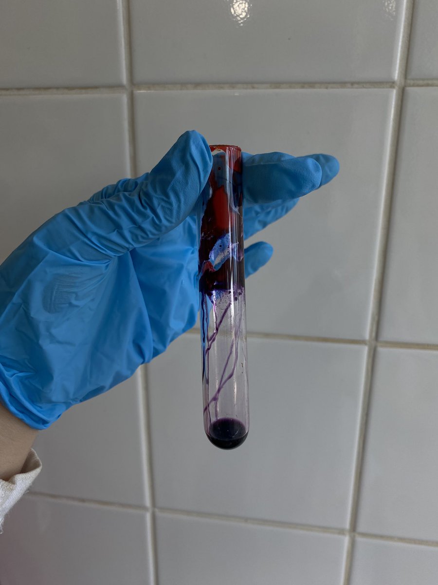 jeonstuz's tweet image. army estudante de química