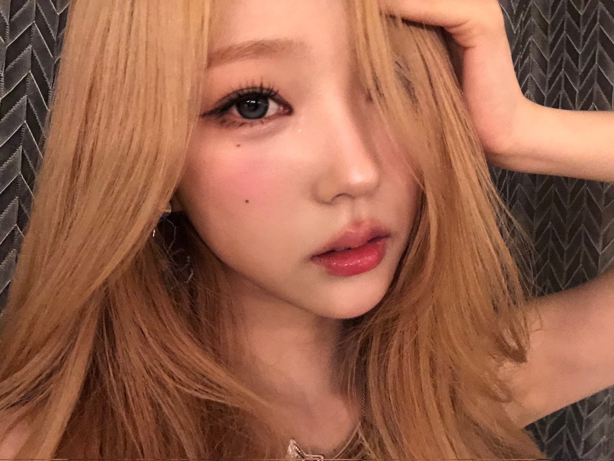 ‎saint tweet media