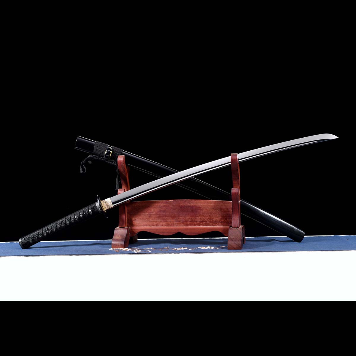 abswords's tweet photo. A blade that reflects everything. Except your compromises.

Tool steel. HRC 62–66. Mirror polish. Full tang. All-black mounting.

This is the Sword Custom Black Warrior.

🔗https://t.co/G5zT6nT9Cx

#AbSword #Katana #ToolSteel #MirrorPolish #Samurai #JapaneseSword https://t.co/VFznBizDhB