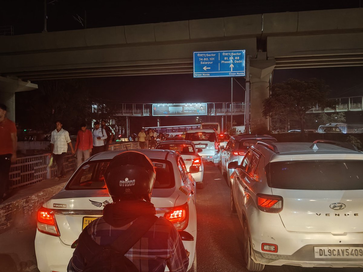 arpbks's tweet photo. जब #Noida जैसे शहर में आम जनता द्वारा चुने गए जनप्रतिनिधि और अधिकारी सिर्फ वातानुकूलित दफ्तर में मीटिंग करें,तो सड़क पर अंधकार, गड्ढे, जाम, नाले में कूड़ा आम बात बन जाती है।।

#विकसित_भारत_2047 की नई तस्वीर।।
तिथि 16.04.26 
@CMOfficeUP 
@myogiadityanath 
@myogioffice 
@UPGovt https://t.co/KAplFvFMP4