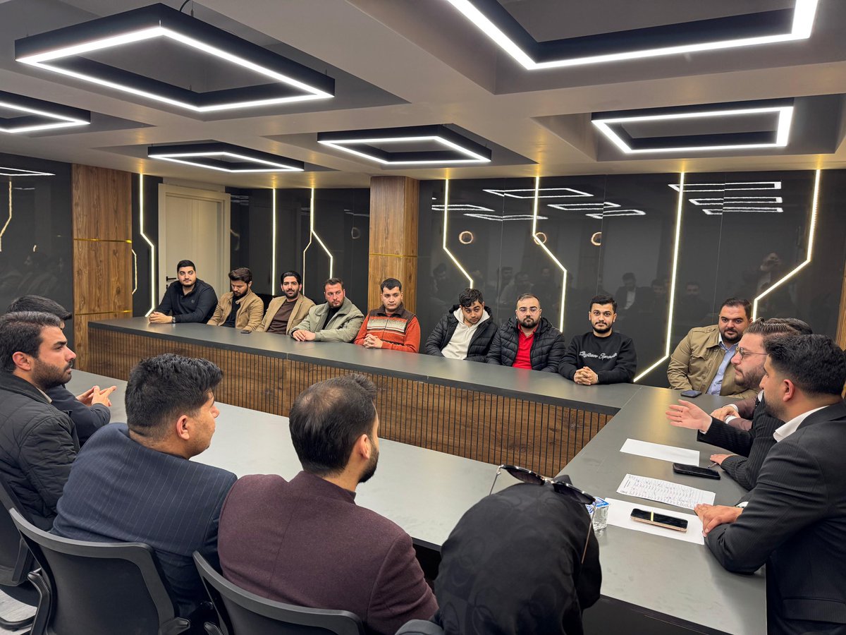 📍Ak Parti Karaköprü İlçe Başkanlığı

Güneydoğu Anadolu Bölge Koordinatörümüz <a href="/ferdisenel25/">FERDİ ŞENEL</a>’in katılımlarıyla Karaköprü İlçe Yönetim Kurulu toplantımızı gerçekleştirdik.

Toplantımızda;

-16 Mayıs Kocaeli programına dair süreci değerlendirerek hazırlıklarımızı gözden geçirdik.