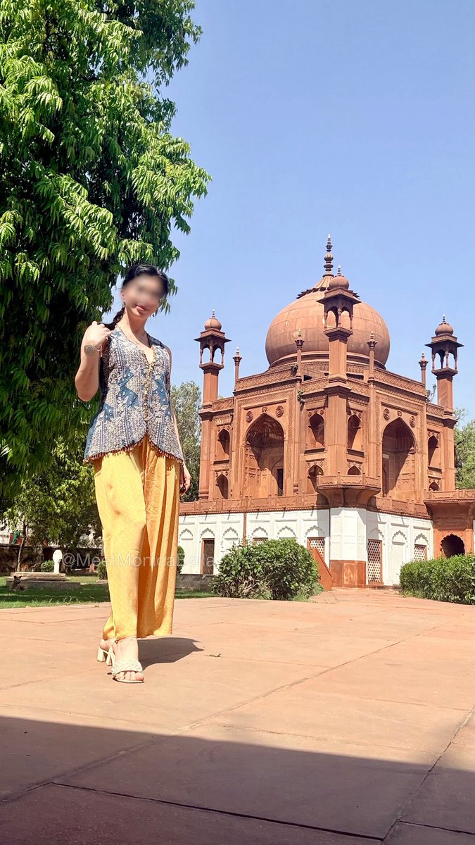 DateMonicaBella's tweet photo. Agra - the city of love and the Red Taj here stands as a touching tribute commissioned by an Indian in memory of an European spouse.
#AgraDiaries #RedTaj #LoveBeyondBorders https://t.co/hROJhODhIB