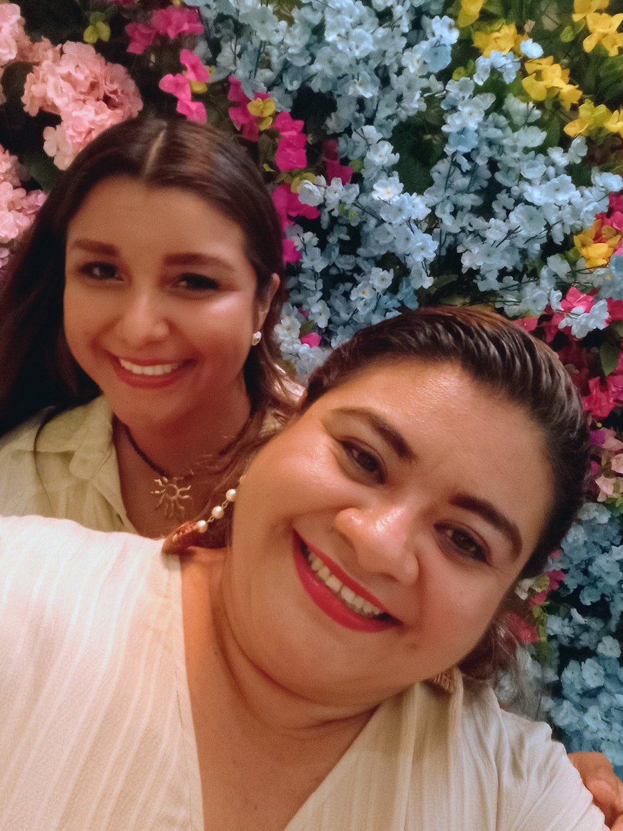 esteisi789's tweet photo. Esta noche tuvimos el honor de compartir una cena y convivencia llena de alegría, compañerismo y entusiasmo, fortaleciendo los lazos que nos unen en esta prefería Tabasco 2026. 
¡Bienvenidas siempre! Les deseamos el mayor de los éxitos en esta hermosa experiencia.(2/2) 🧡 https://t.co/SpJbwj95KH