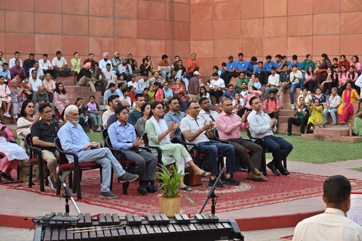 SWComd_IA's tweet photo. Indian Army Symphony Band Performance | Jaipur 🇮🇳

Marking the 22nd Raising Day of #SaptaShaktiCommand, the #IndianArmy Symphony Band delivered a stirring performance at #JawaharKalaKendra, Jaipur.

Resonating with martial tunes and patriotic fervour, the evening inspired citizens and showcased a vibrant blend of military tradition and musical excellence, strengthening the enduring bond between the Army and the people.

A proud celebration of valour, heritage and nationalism.

#SaptaShaktiCommand 
#IndianArmy 
#Jaipur 
#ArmyBand 
#MilitaryMusic

@adgpi
@HQ_IDS_India 
@SpokespersonMoD 
@PRODefRjsthn 
@prodefencechan1