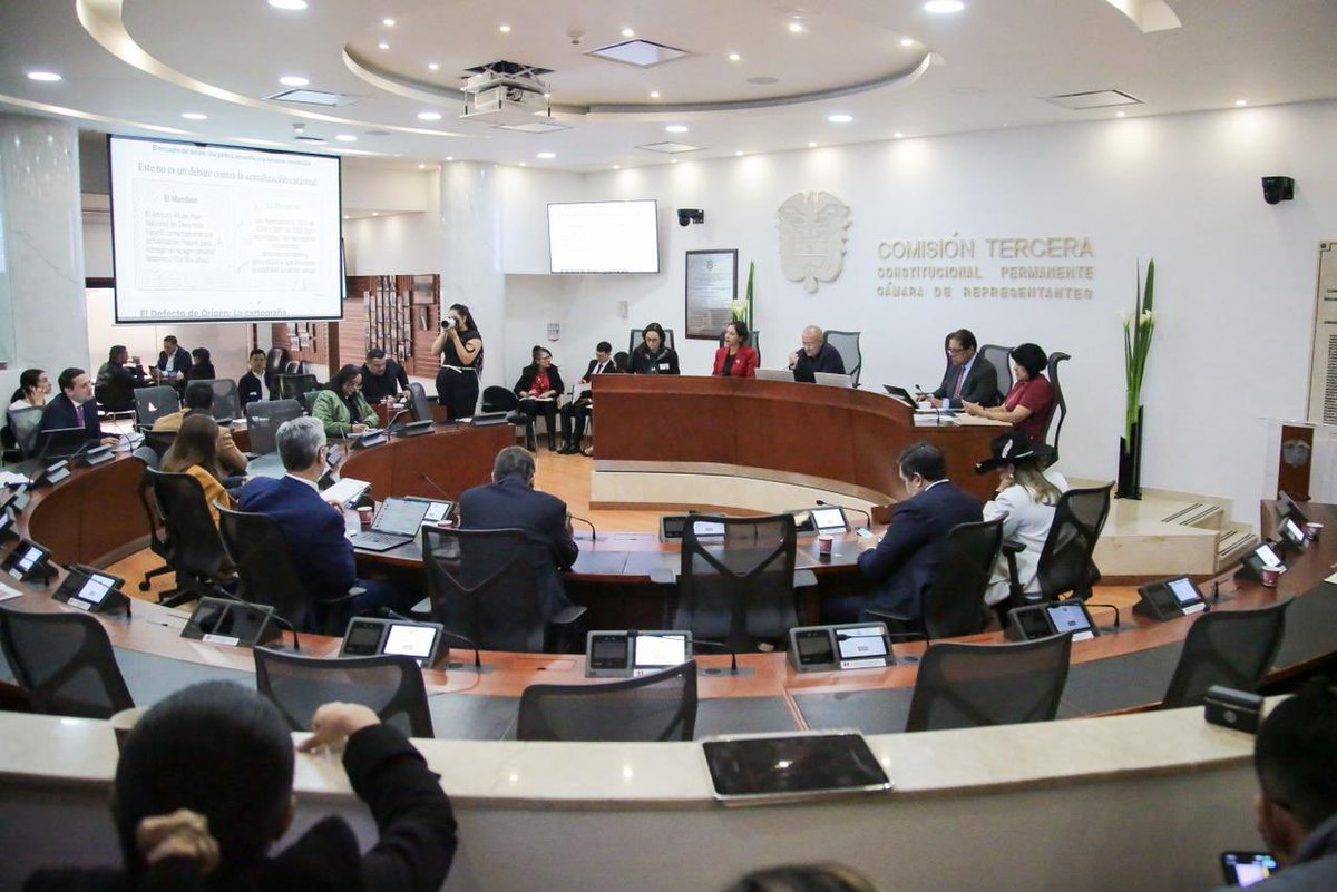 MinAgricultura's tweet image. #AEstaHora 🔴 | En #Bogotá, la ministra @MCarvajalinoV asiste al Debate de Control Político al #MinAgricultura, el @IgacColombia y el @Dane_Colombia sobre la actualización de avalúos catastrales en Colombia, 🗺️en la Comisión Tercera de la @CamaraColombia. 🏛️

Sigue la transmisión