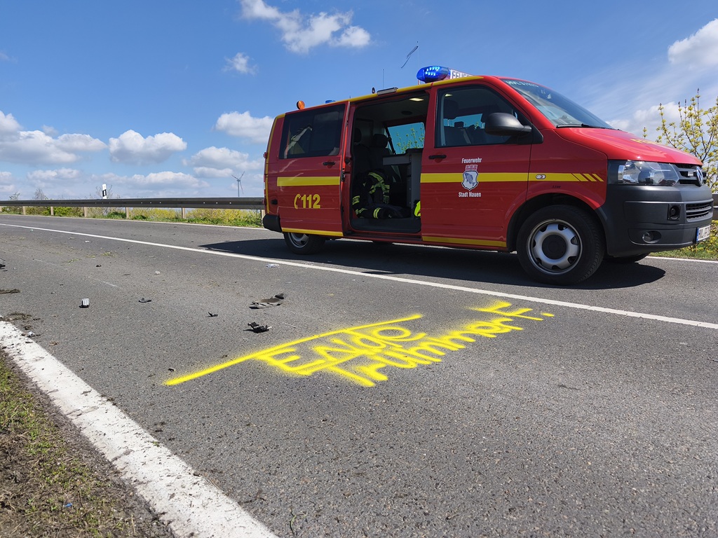Heftiger Crash auf der #ICE-Brücke bei Nauen, #Hubschrauber eingesetzt, Landstraße komplett gesperrt reportnet24.de/brandenburg/ne…
