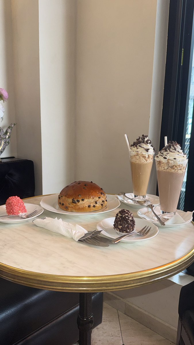 でびこ tweet media