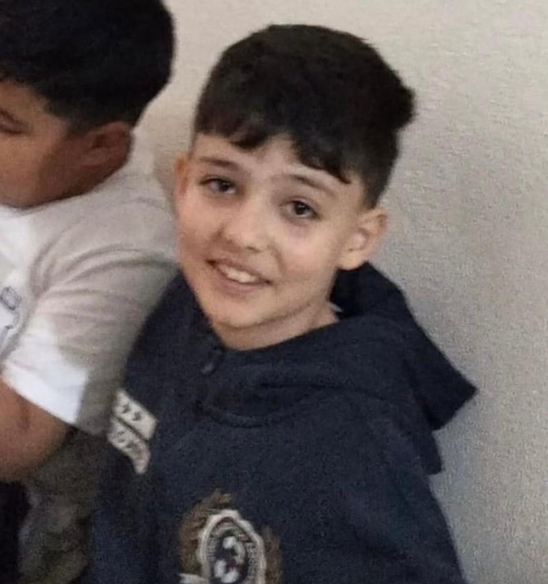 hahaaHooligan's tweet photo. Adnan Göktürk Yeşil,Aysel Çalık Ortaokulu öğrencisi.
Saldırıdan sonra kendisine ulaşılamıyor, polisler tarafından aranıyor. Gören varsa yetkililere haber versin🙏🏻
#EgitimdeŞiddeteHayır https://t.co/qkEKoUwJFW