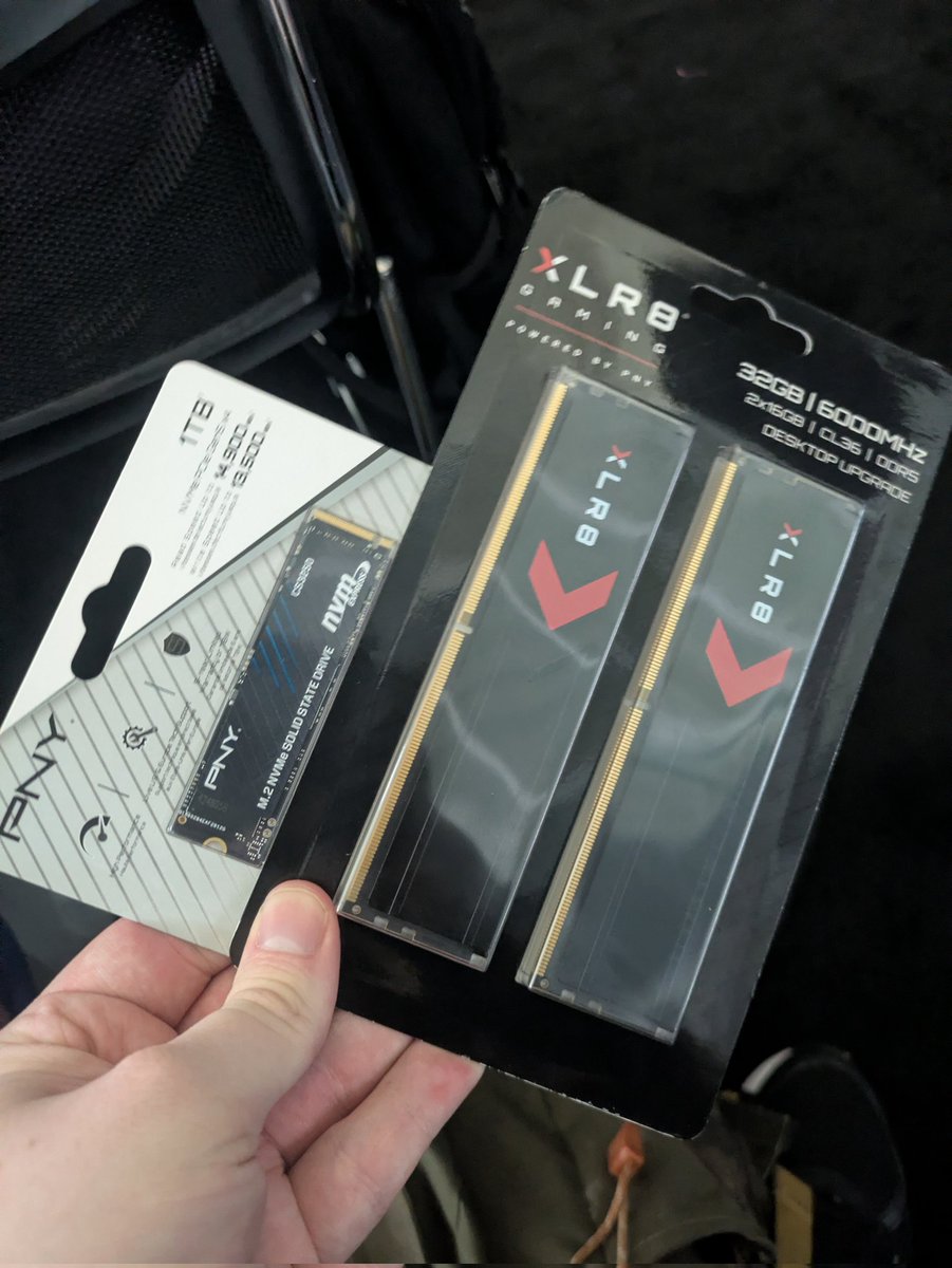 D3adLie's tweet photo. If any homies wanna buy this off me to help me offset costs for ATL, looking for 350 but willing to make deals https://t.co/PtzIWzCsMD
