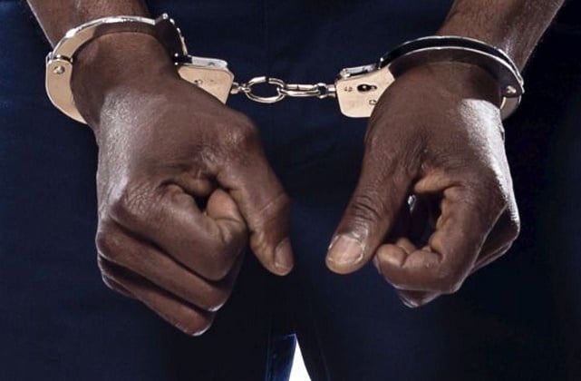 99Pluz's tweet image. Teen Arrested for Vandalism on Third Mainland Bridge 🚨🇳🇬

The Lagos State Police Command has arrested an 18-year-old suspect for allegedly vandalising road safety installations on the Third Mainland Bridge

Authorities say the act could endanger road users 👀

#Lagos #Security