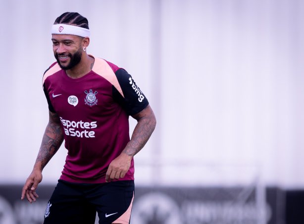 _fielnews's tweet photo. 🚨 | Memphis Depay relatou a pessoas próximas que perdeu totalmente a confiança na equipe física do Corinthians.

O jogador está procurando um preparador físico PARTICULAR, por desgaste com os profissionais do clube.

🗞️ | @FabioLazaro_ https://t.co/Oy2i2R7kEj