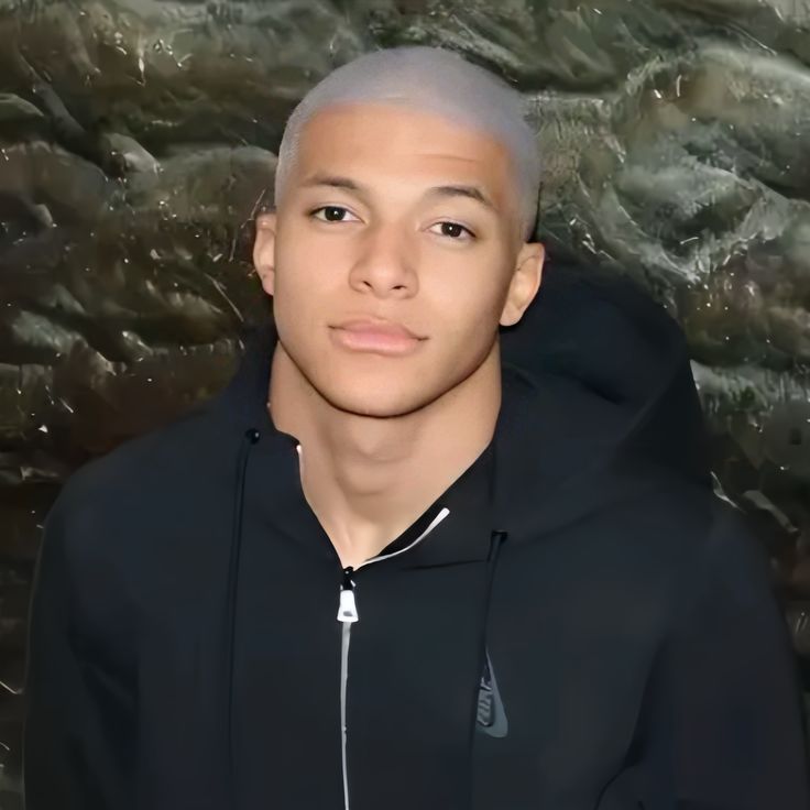 Rayzenn 🤍🤍 tweet media
