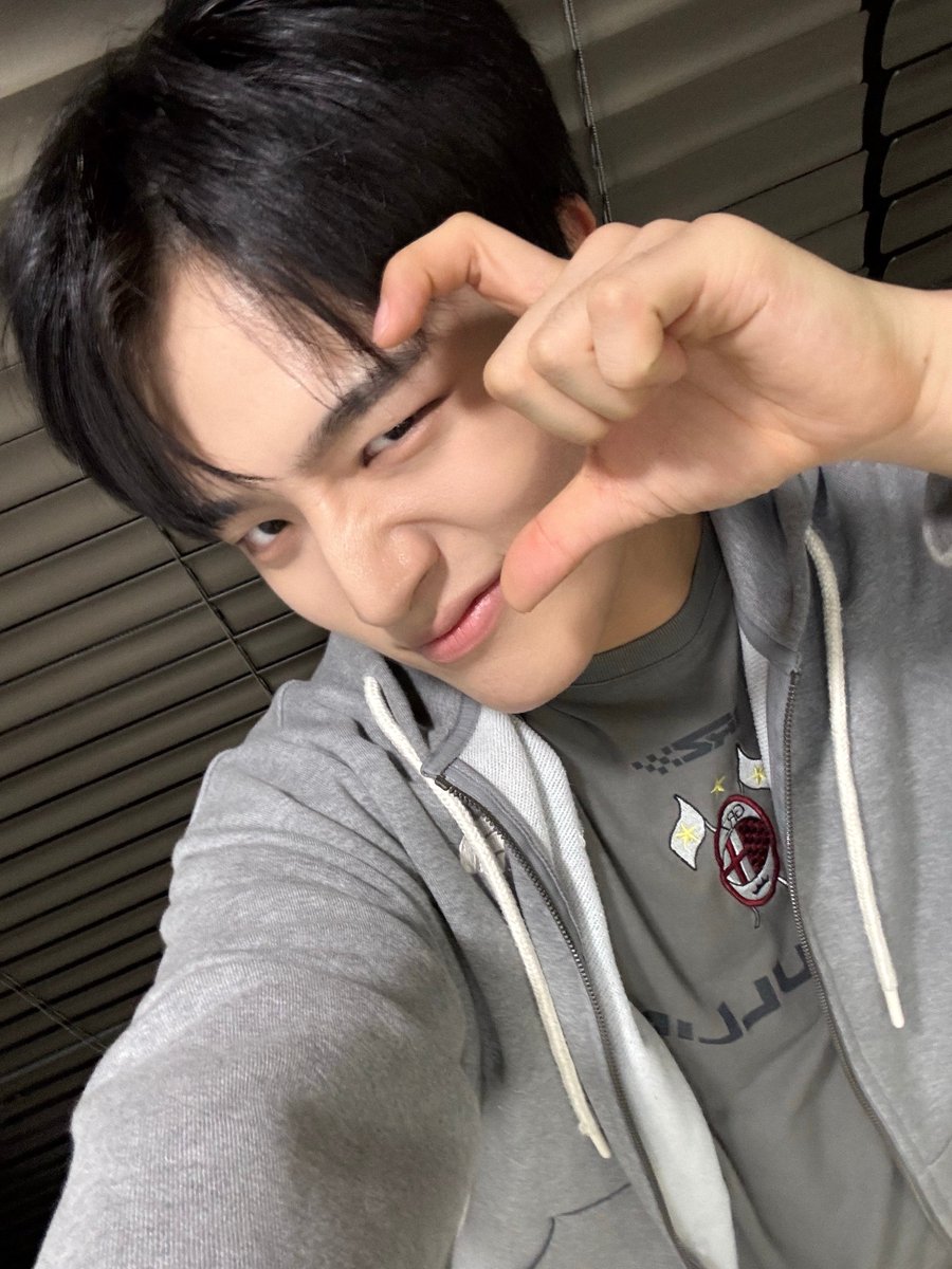 TRENDZ (트렌드지) tweet media