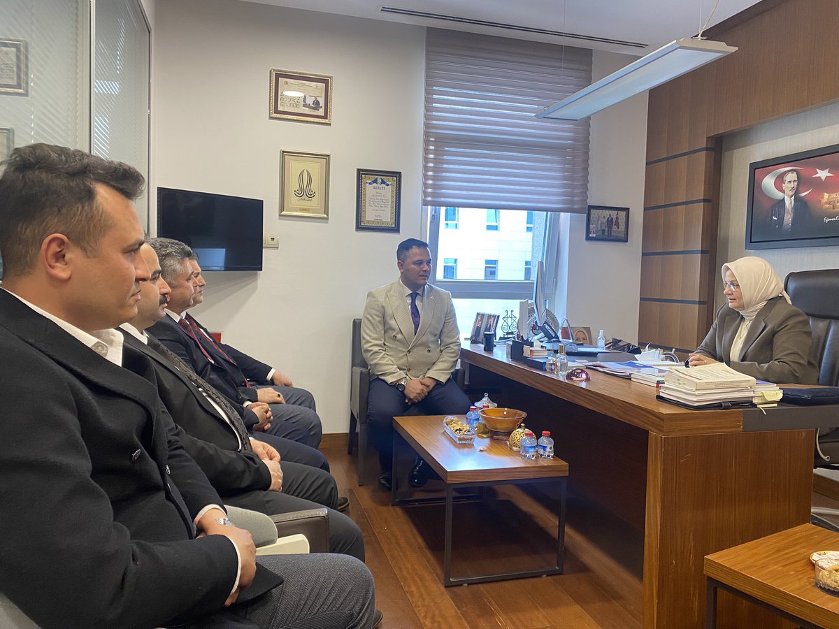 aysekesir's tweet photo. 📍TBMM

Düzce Kırşehirliler Derneği’nin yönetimiyle bir araya geldik. 

Meclis’te gerçekleşen ziyarette Kırşehirliler’in gözünden #Düzce’mizi konuştuk.

Sazı, sözü ve emekleriyle şehrimizin mozaiğine renk katan Kırşehirli hemşehrilerimize selam ediyorum. 

@Polatt40 https://t.co/8pLshae2be