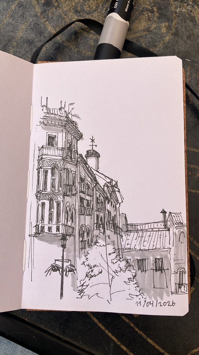 iVVVVVVanen's tweet image. este sábado voy a estar vendiendo cosas del rollo (fanzines y comics) la tienda Calle Calvario (que no está en Calle calvario, si no en calle Moral de la Magdalena) en Granada
#sketch #urbansketch #comic