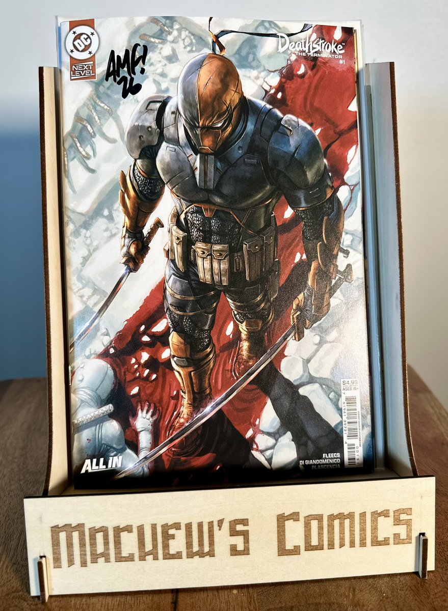 MachewsComics's tweet photo. Mail call… trying to escape the house to get to the LCS edition 😅

Two gems just arrived 🔥 courtesy of #ThirdEyeComics

👹 Lobo #1 1:25 #JuanFerreyra had to grab another one
⚔️ Deathstroke #1 signed by Tony Fleecs ✍️

#newcomicbookday #ncbd #trending #breakingnews #lobo #deathstroke #dccomics #variantcovers #comiccollecting