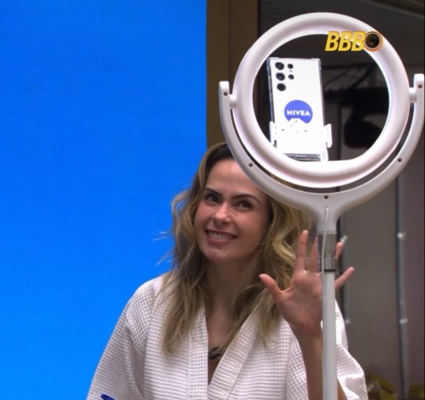 liz ⭑ renault tweet media