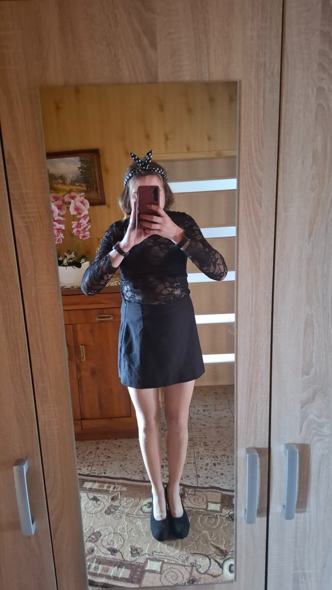 PolishBeaut's tweet photo. Przeszłam ponad 5,5 kilometra na koturnach. https://t.co/YhjggFO2pu