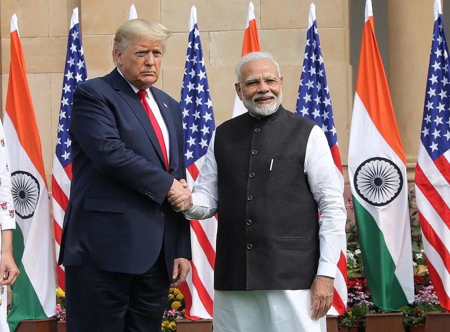 eldiario's tweet photo. #15Abr | Una delegación del Ministerio de Comercio de la India viajará a EE UU el #20Abr para retomar las negociaciones sobre el acuerdo comercial, tras la llamada del #14Abr entre el primer ministro indio, Narendra Modi, y el presidente estadounidense, Donald Trump.

"Una delegación india viajará a EE UU el próximo 20 de abril para mantener conversaciones comerciales", confirmó a EFE el secretario de Comercio, Rajesh Agarwal.

El encuentro se producirá tras un periodo de parálisis en las conversaciones, después de que el Tribunal Supremo de EE UU tumbara parte de la política comercial de Trump.

🗞️: @EFEnoticias
