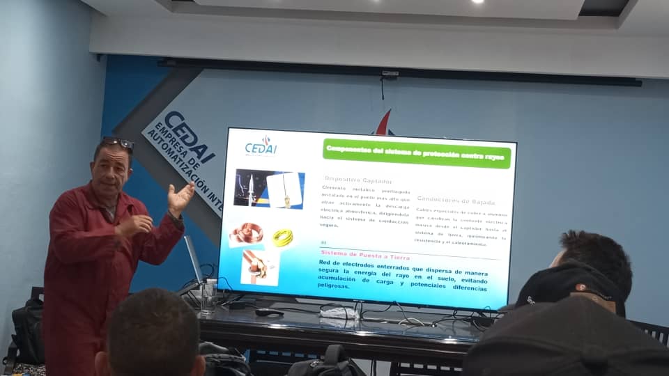 onurevc's tweet image. 📢 ¡El taller especializado en montaje mecánico y eléctrico de sistemas fotovoltaicos sigue adelante! En esta ocasión, abordaremos el tema de Sistemas de Aterramiento Físico, a cargo de expertos de CEDAI.

#Capacitación #ONUREVC #SistemasFotovoltaicos