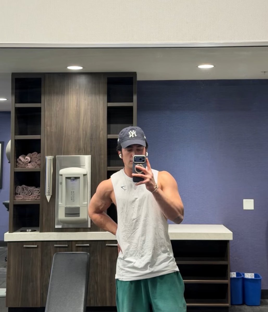 🏋🏻 hudson williams love tweet media