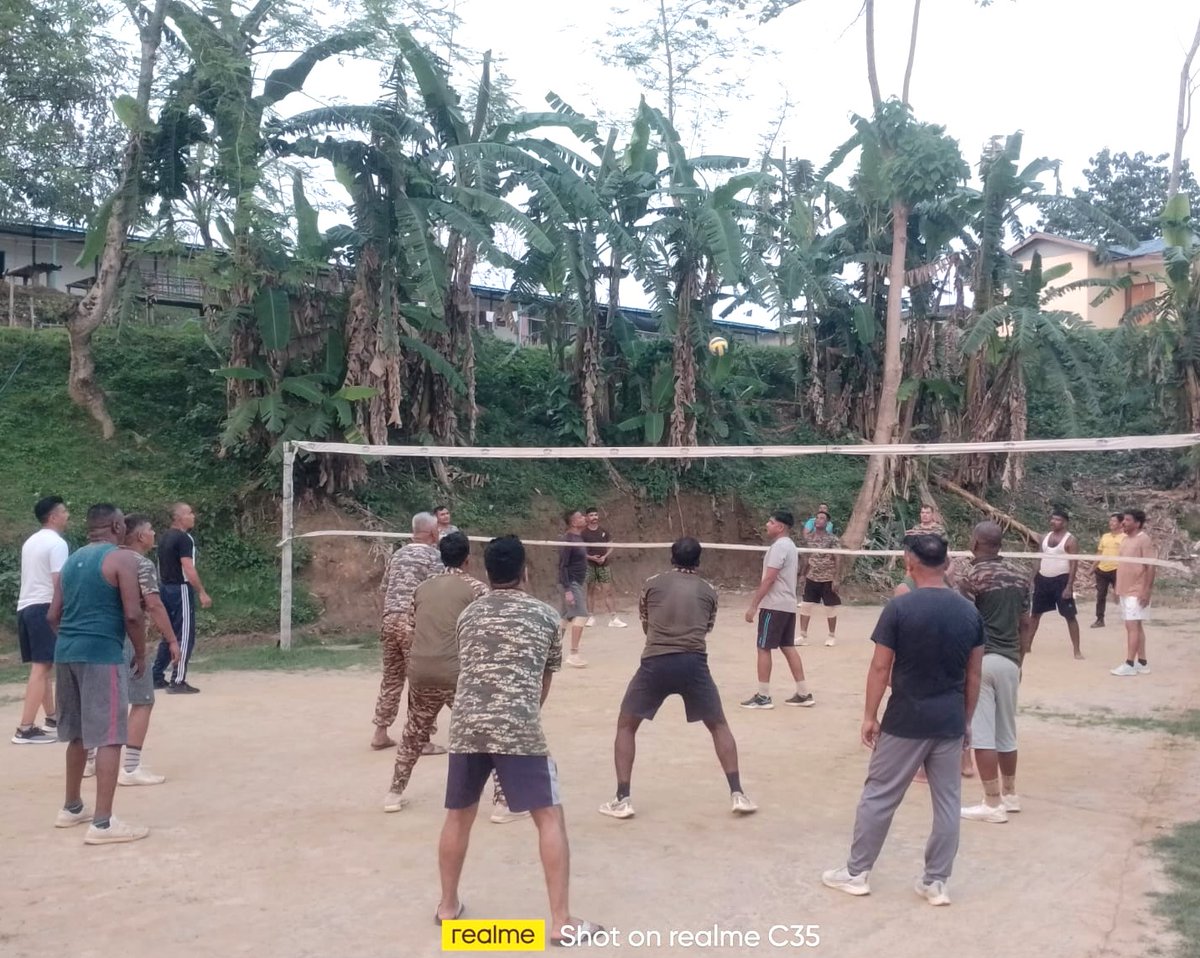CRPF jawans of 20 Bn Jiribam, Manipur, play indoor &amp; outdoor games to unwind &amp; boost team spirit! Fitness &amp; fun🏸🏐 #CRPF #Jiribam #TeamBuilding #StressRelief