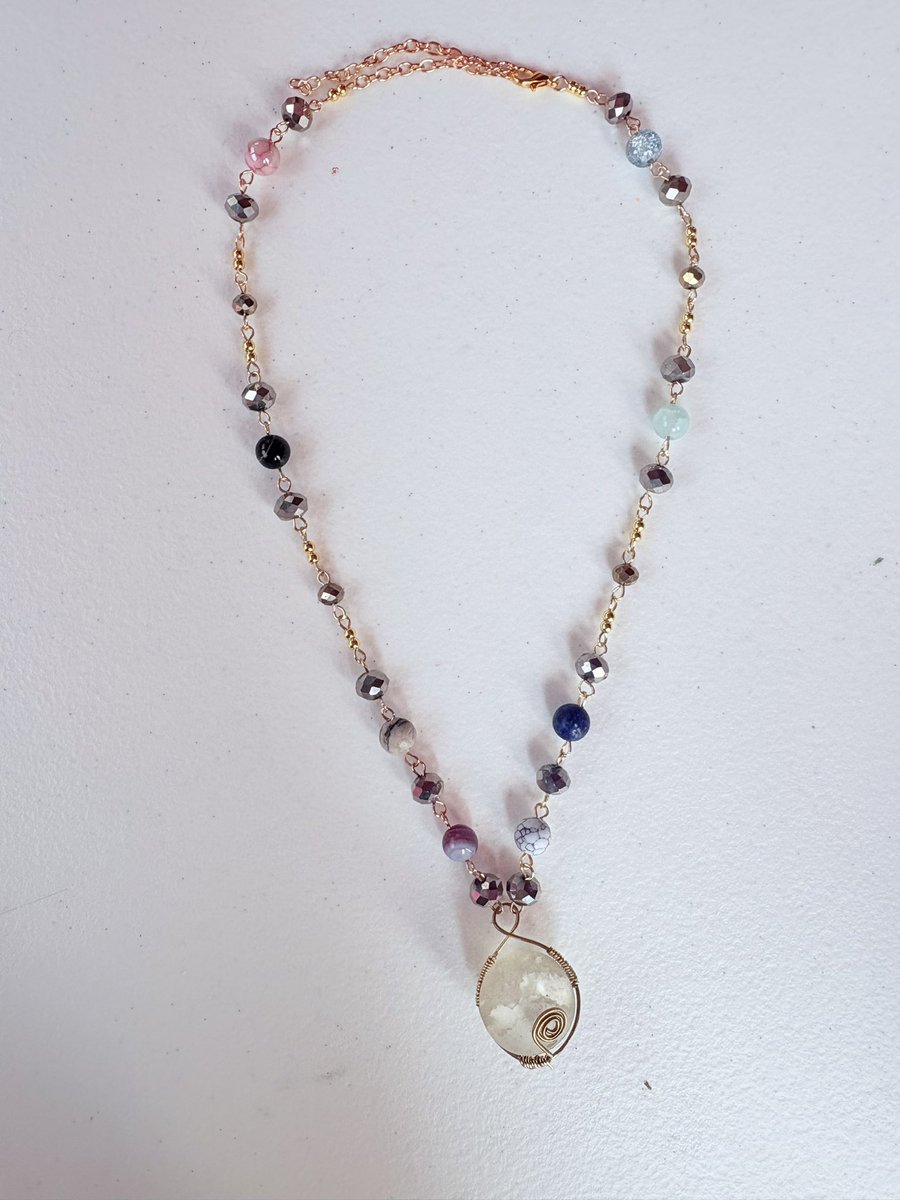 lady_mis4tune's tweet image. Hand made necklace, with 20 small 18k gold plated seed beads. I wrapped the stone myself with copper wire I’m not sure what kind of stone it is. Mostly made with miscellaneous stones and beads I had lying around.

#madewithlove