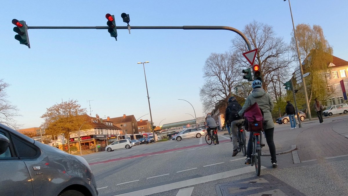 reinhartlinke's tweet image. Mit der Sonne im Rücken morgens ins Büro, nachmittags an Staus vorbei in den Feierabend. #mdrza #mdrnh #rennrad #strava