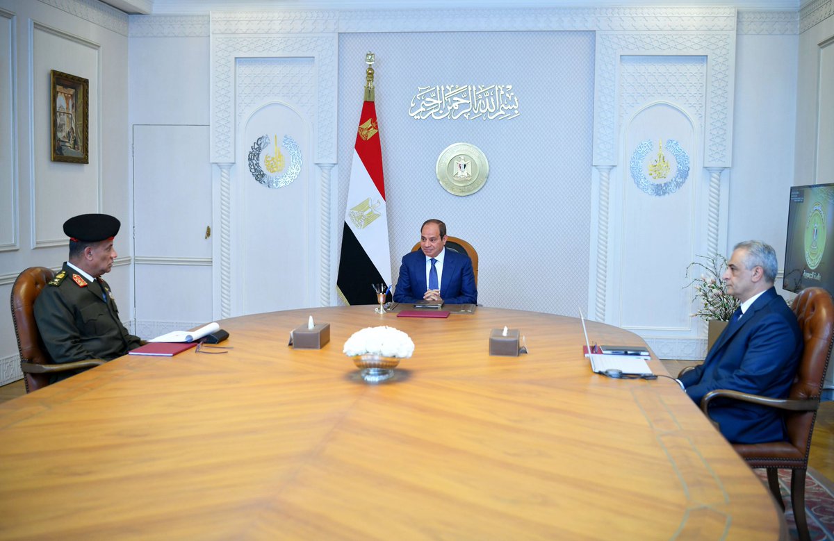 OSINT_MASR's tweet image. President El-Sisi met with defence officials to review the defence industry progress. The focus: enhancing tech and manufacturing to supply Egypt's Armed Forces with domestic products. 
#Egypt #Military #Defense