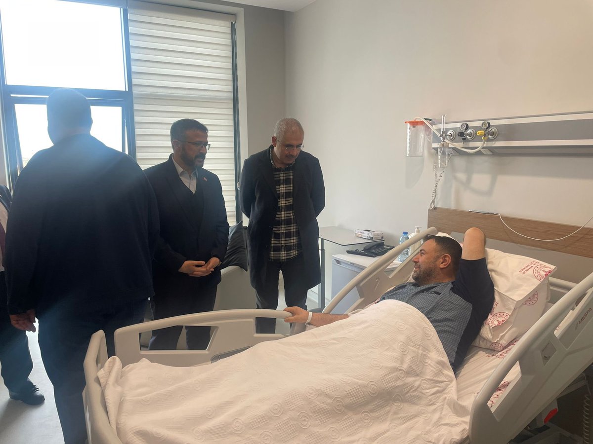 mehmetyilmazmy_'s tweet photo. Önceki Dönem AK PARTİ Nizip İlçe Başkanı Sn. Mehmet Fatih Uzunaslan ve Önceki Dönem AK PARTİ Karkamış İlçe Başkanı Sn. Ahmet Özaslan ile birlikte;

Rahatsızlığı nedeniyle ameliyat olan Nizip Belediye Meclis Üyesi Sn. Av. Süleyman Çiçek’i ziyaret ederek geçmiş olsun ziyaretinde bulunduk.

Rabbim Tüm Hastalarımıza Acil Şifalar İhsan Eylesin İnşaallah🤲

@Fatihuzunaslan_ 
@Ahmetbaskan27