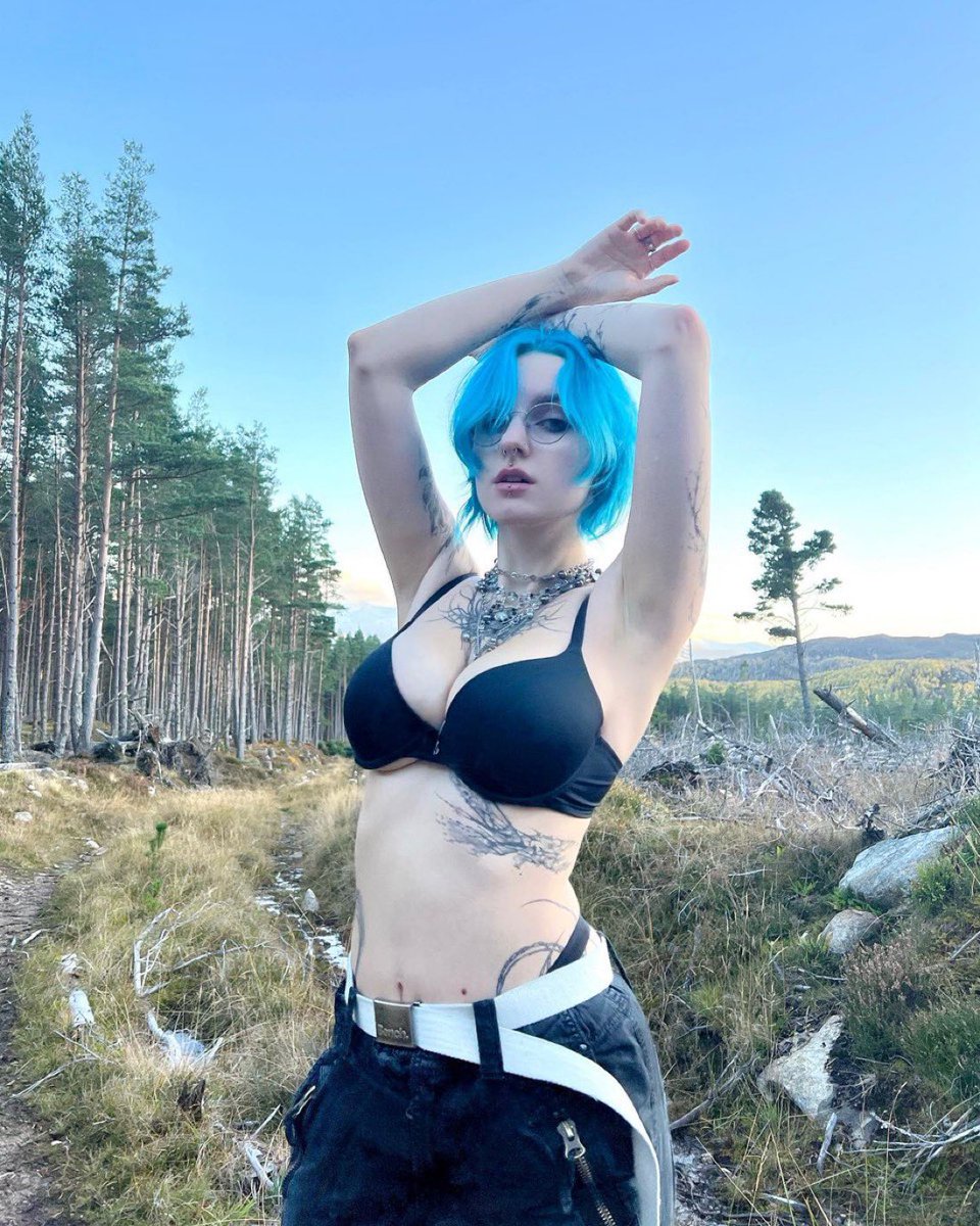 Who wants to go for a hike~?