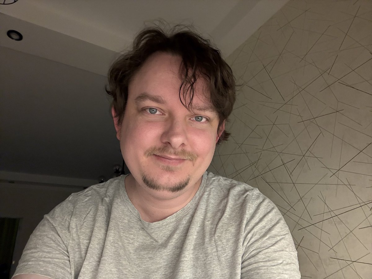 Виталя пишет код tweet media