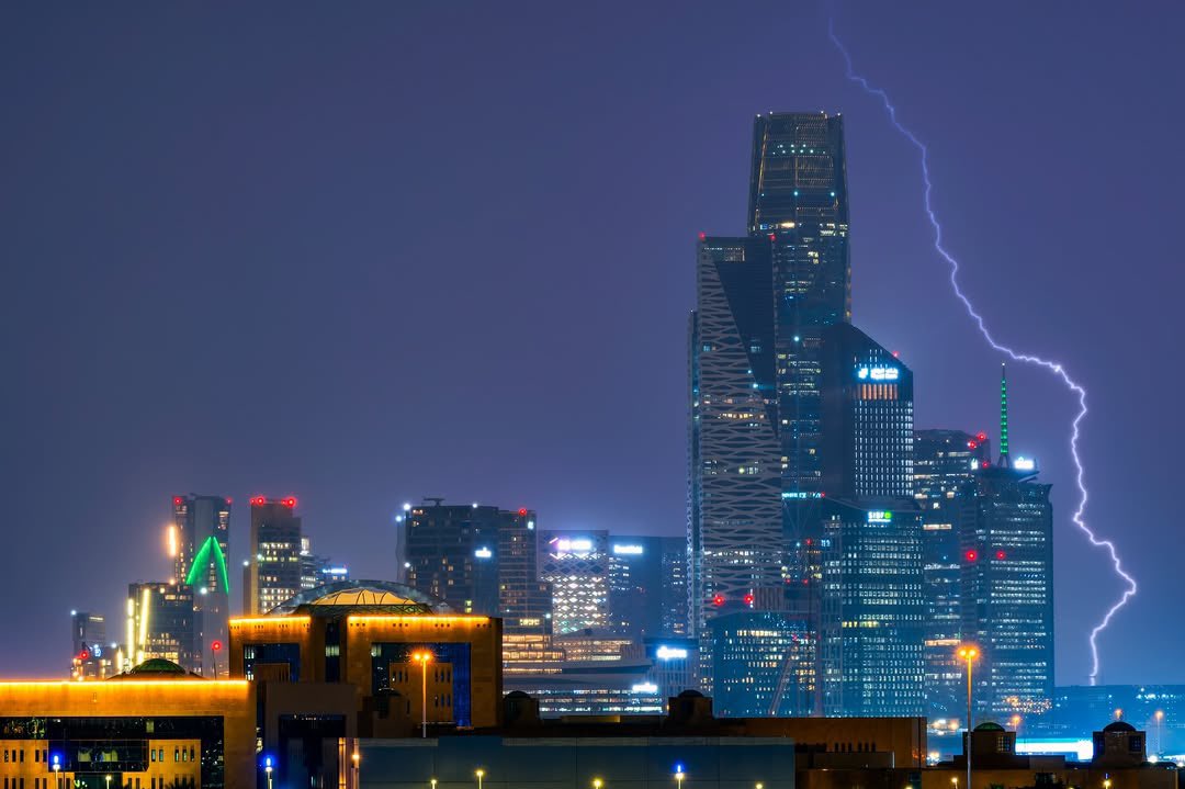 ‏ فالكون tweet media