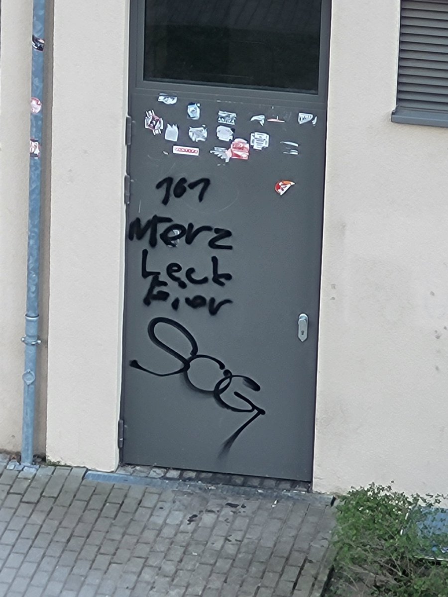 OliverRaabe91's tweet photo. Stabile Nachbarschaft 👍 https://t.co/70DIAxZn24