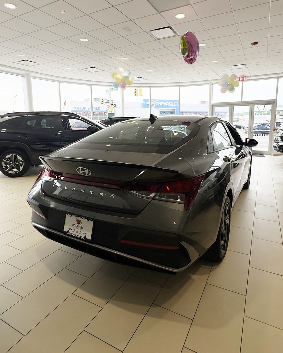HyundaiKoeppel's tweet image. The Hyundai Elantra delivers standout style with efficiency that keeps your wallet happy. Ready for your daily drive and everything in between. Drive yours today at Koeppel Hyundai. 🚗✨

#HyundaiElantra #KoeppelHyundai #DriveSmart #FuelEfficient #SedanStyle #NYCDrivers