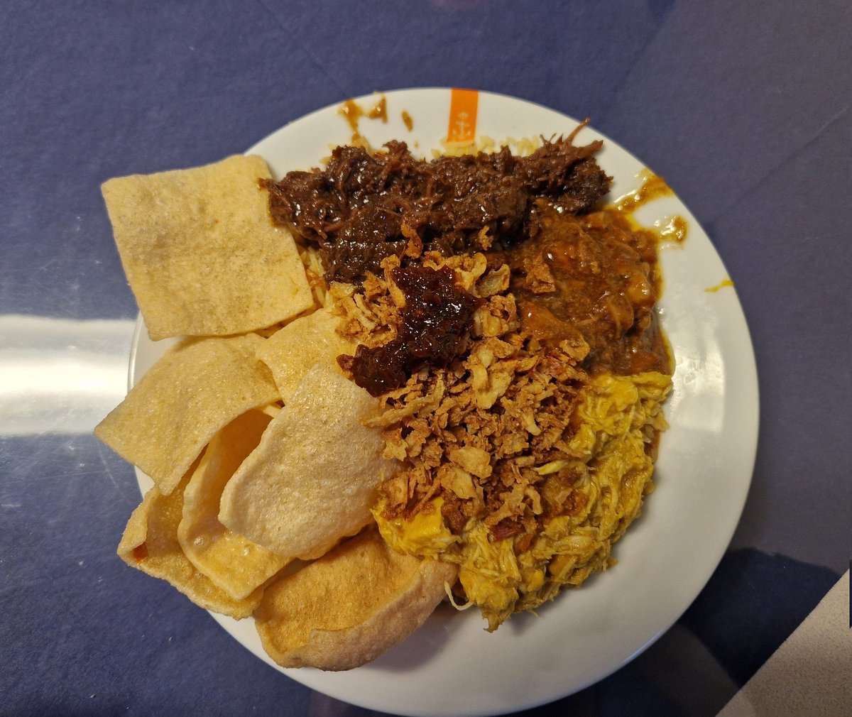 harmenbakker's tweet image. Heerlijke #Blauwehap aan boord Zr.Ms. De Ruyter #marine