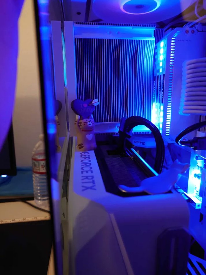 PCアップグレード
CPU i9-13gen → AMD R9 99503dx＋AM5対応micro ATX
あとAIO水冷 → 空冷

（ギリギリすぎてパネルは写真撮るために貼ってるけど実際使う際に外さないと4090ちゃんが呼吸できない）
🫠