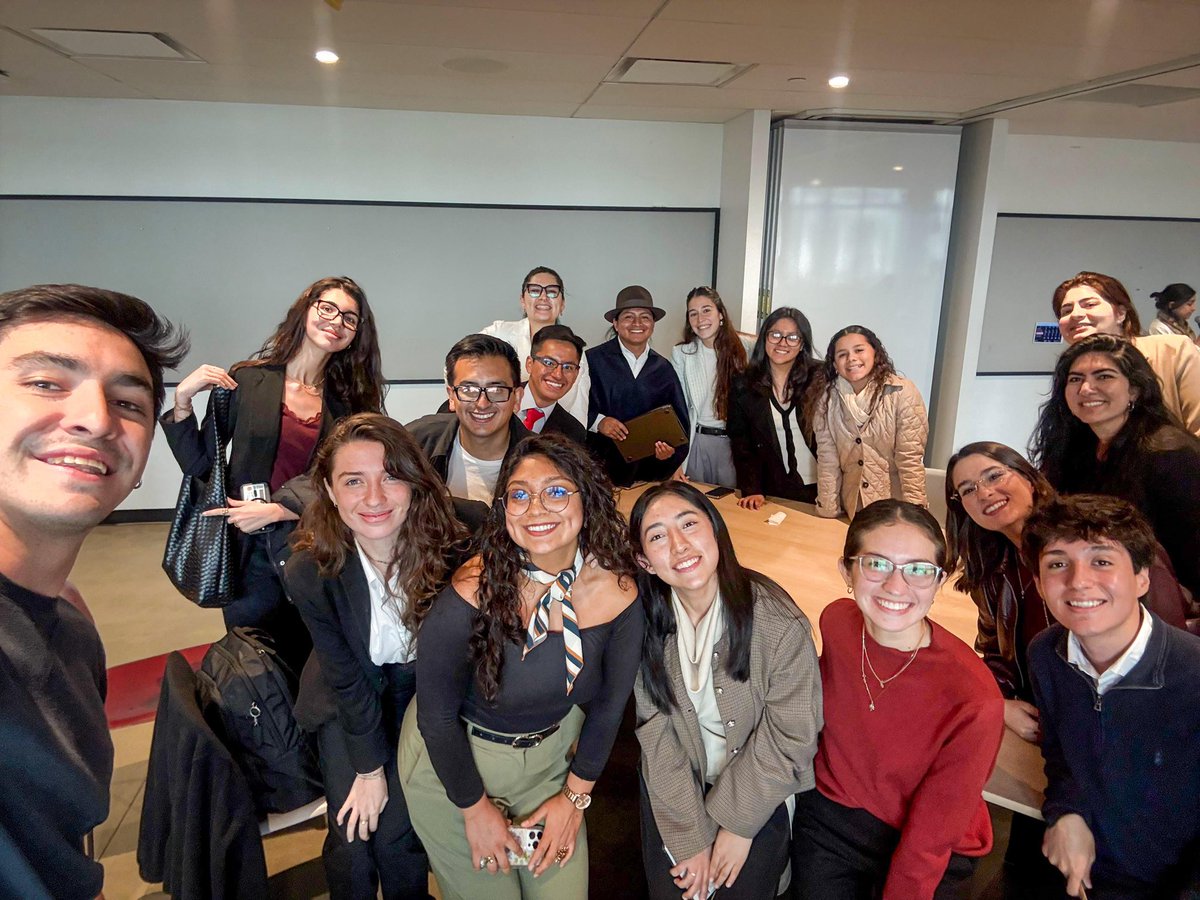 filac_'s tweet photo. Juventudes indígenas inciden en la agenda global.

En el marco del Foro de la Juventud del ECOSOC, la Red de Jóvenes Indígenas de América Latina y el Caribe sostuvo un encuentro con el Secretario General de la ONU, António Guterres, donde presentaron recomendaciones colectivas construidas desde diversas realidades regionales y temáticas.
Las propuestas abordaron prioridades como:

• Salud global y salud mental con enfoque en juventudes indígenas.
• Acción climática y transición energética justa.
• Protección de los océanos.
• Fortalecimiento del multilateralismo y la justicia global.
• Tecnología e inteligencia artificial con enfoque equitativo.
• Preparación ante emergencias con enfoque basado en derechos.

Nota: https://t.co/oWfwYDFEVp