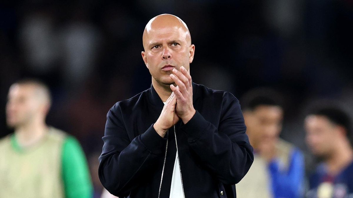 ديفيد اورنستين |

تشير جميع معلوماتنا إلى أن مجموعة فينواي الرياضية (FSG)، المالكة، والإدارة الرياضية في ليفربول، تعتزم الإبقاء على آرني سلوت.

حتى في حال عدم المشاركة في دوري أبطال أوروبا، يبدو أن هذه هي النية.