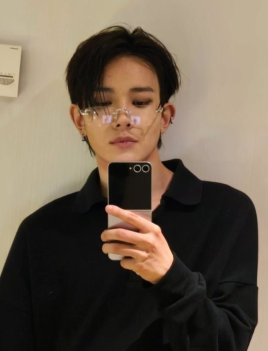 evxnleehsg's tweet image. 💛✨
HEEVERLASTING LOVE FOR EVAN
#WithEvanInEveryWay
#모든순간_에반과_함께
#EVAN #에반