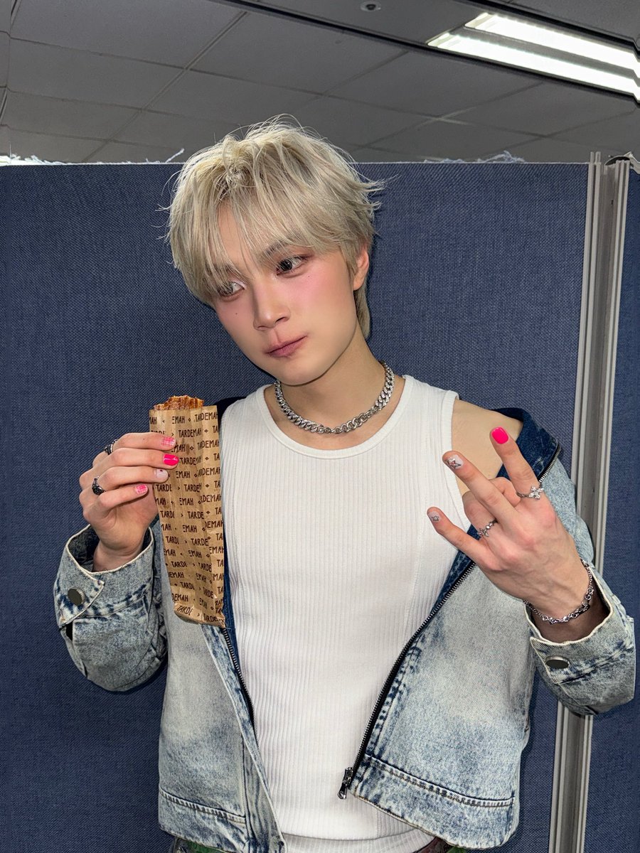 ᶜʳᵒᵖ tweet media