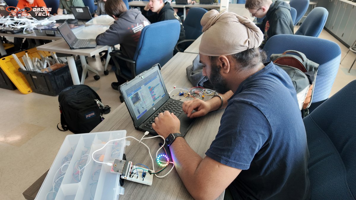 StarkeInd's tweet image. The Energy &amp;amp; Electronics unit is underway in @LCSDOfficial Drone Tech Year 1. Students are building &amp;amp; #coding circuits with hands-on @microbit_edu #CTE projects!

#LiverpoolLeads #InOurLegendsEra

@BrettRWoodcock @dziegler15 @MsD_atLCSD @BrianaOBrienLHS @JAnconaLHS
