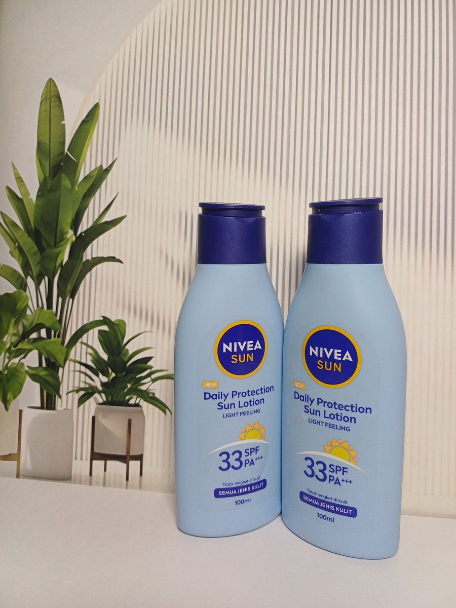 Shi_er12's tweet photo. 3. Sunblock Nivea SPF 33+

✨️ Teksturnya ringan
✨️ Ga bikin lengket
✨️ Cepat meresap
✨️ Proteksi dari sinar matahari
✨️ No white cast / No tone up
✨️ Cocok semua jenis kulit
✨️ After effectnya agak lembut

https://t.co/smxSWHixSd https://t.co/j44lMl3qw5