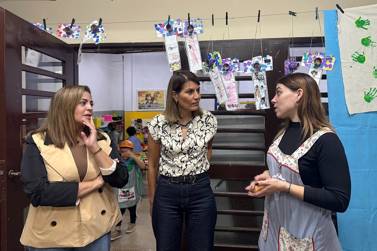GiselaLZamora's tweet photo. En el marco del programa 'Redes para el Cuidado de la Primera Infancia', realizamos la entrega de kits lúdicos en el Jardín 920 de El Talar.
Acompañar a nuestras infancias es construir futuro. 💛 https://t.co/PTvY6TNM3B