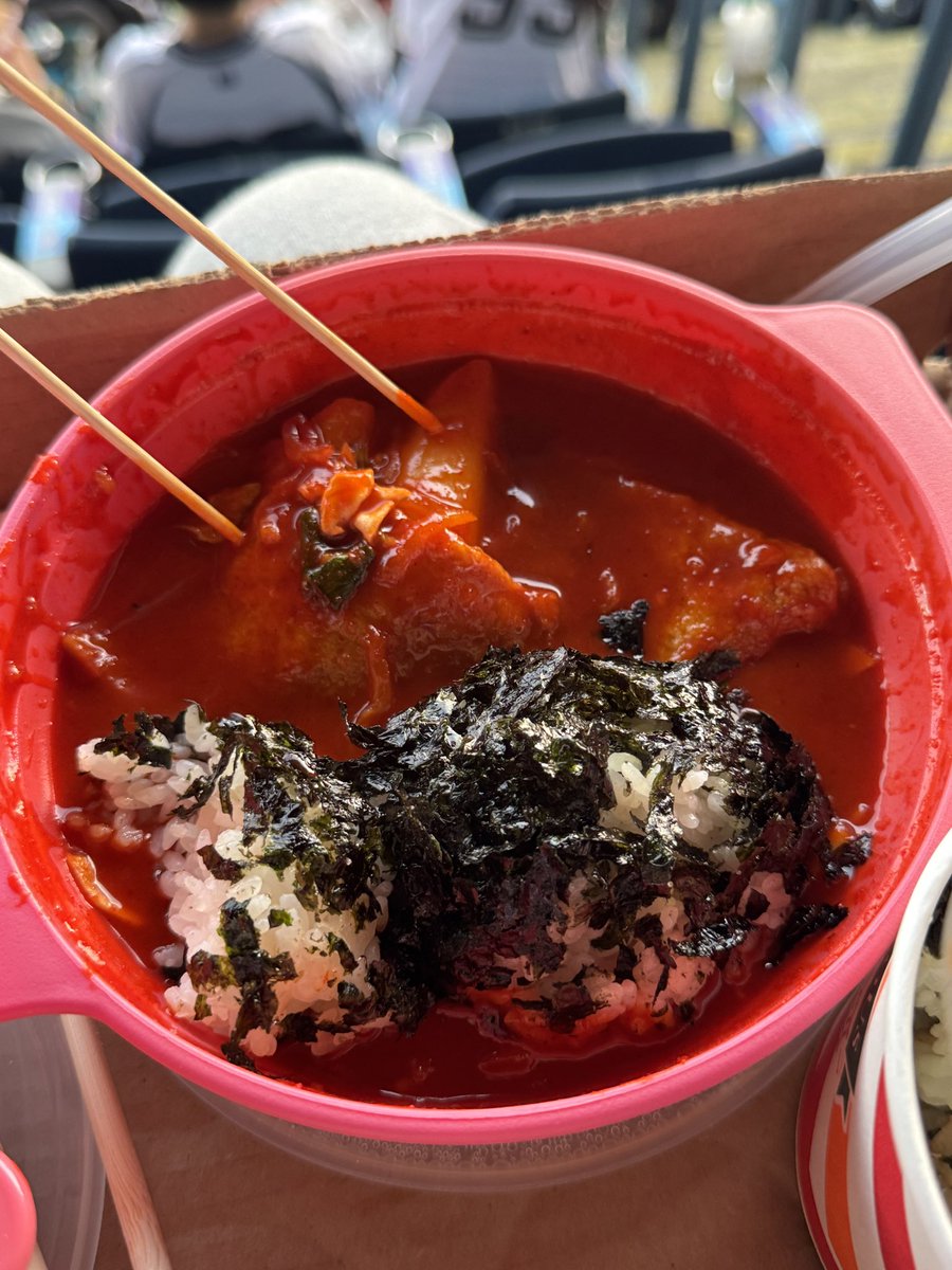 rum2_8's tweet photo. 야구보여주는식당입장 https://t.co/0LOfqK3HN8