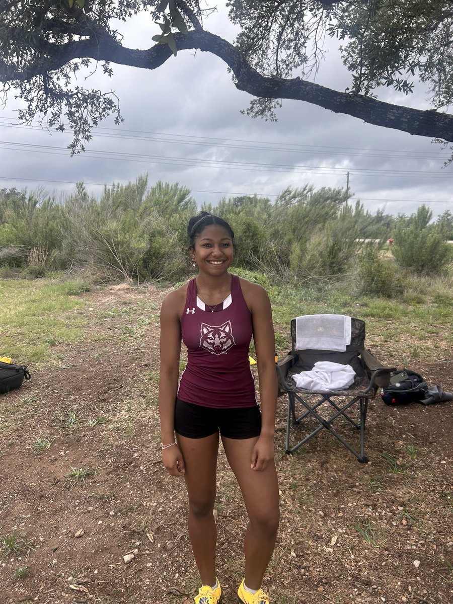 DavenportTrack's tweet photo. KD! Kaleia finishes 🥉and advances to the regional meet. #TrackIsFun #BTP https://t.co/8AaBr8wDj0