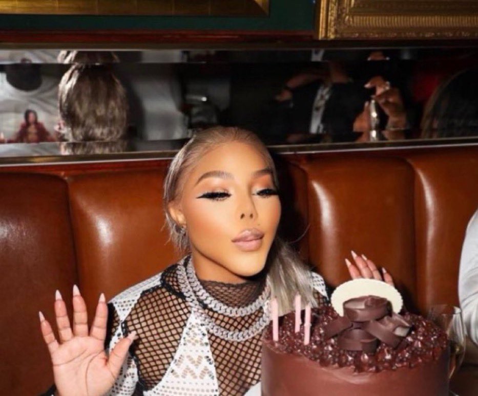 onikarol's tweet photo. @PopBase @undermyskins_ NICKI #1 FEMALE RAPPER! https://t.co/6mZ3t8geW5