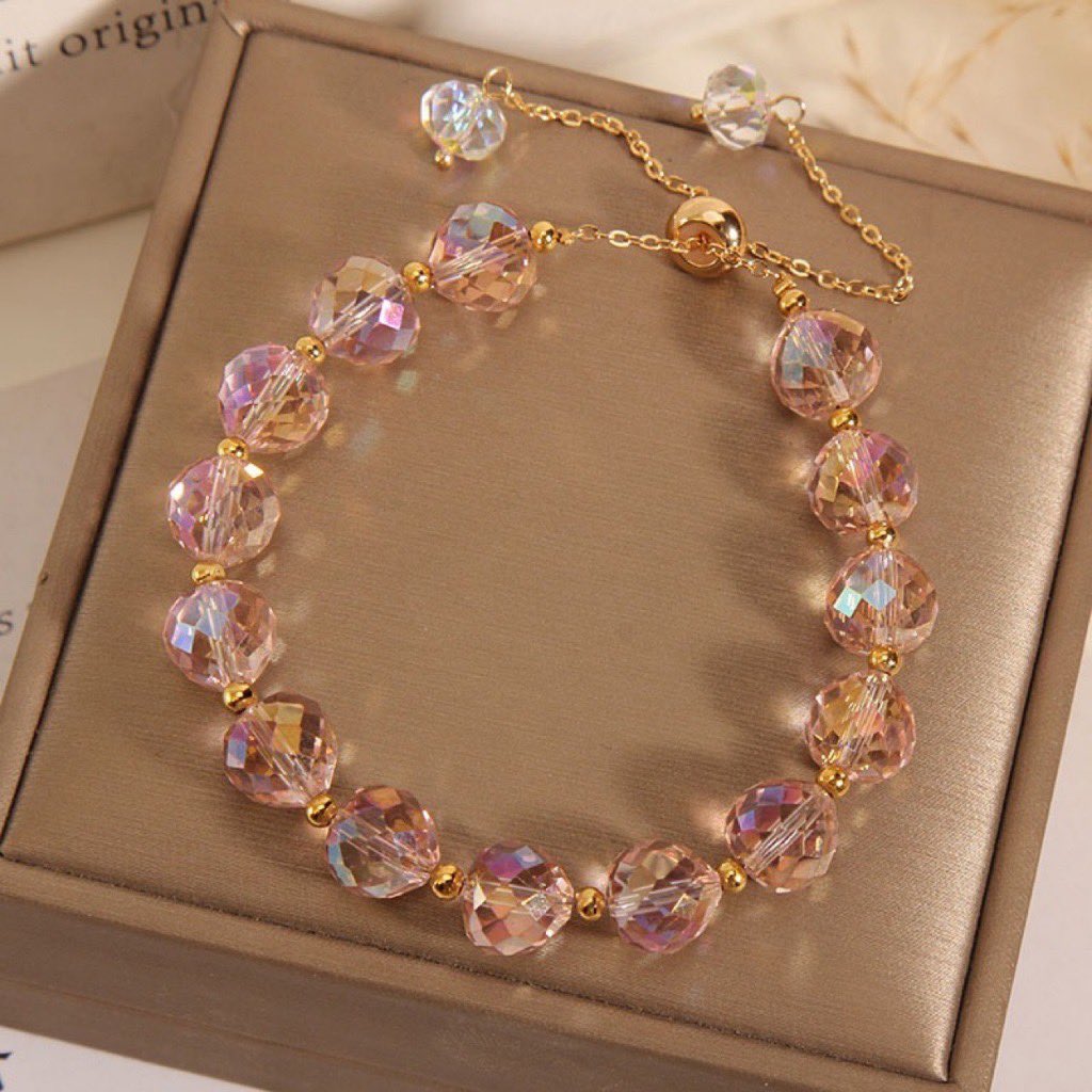 cianirmala's tweet photo. gelang kristal nya cantik banget 😍 https://t.co/XASrREAmFq https://t.co/VsR7sATP8E